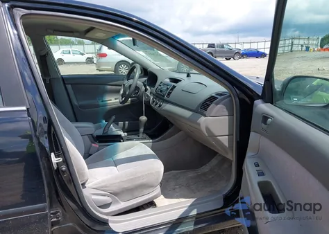 2003 Toyota Camry Le z USA, uszkodzony, nr VIN 4T1BE32K23U148976